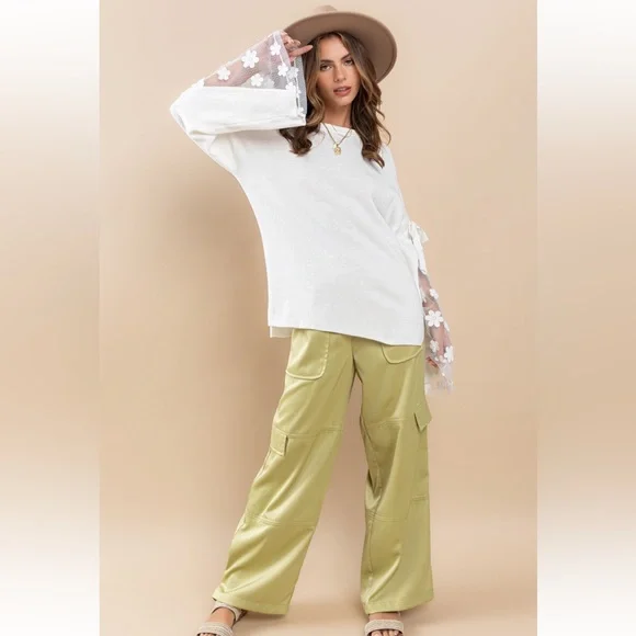 24 Beautiful Flower Detailed Bell Sleeve Knit Sweater Top - Picture 3 of 6